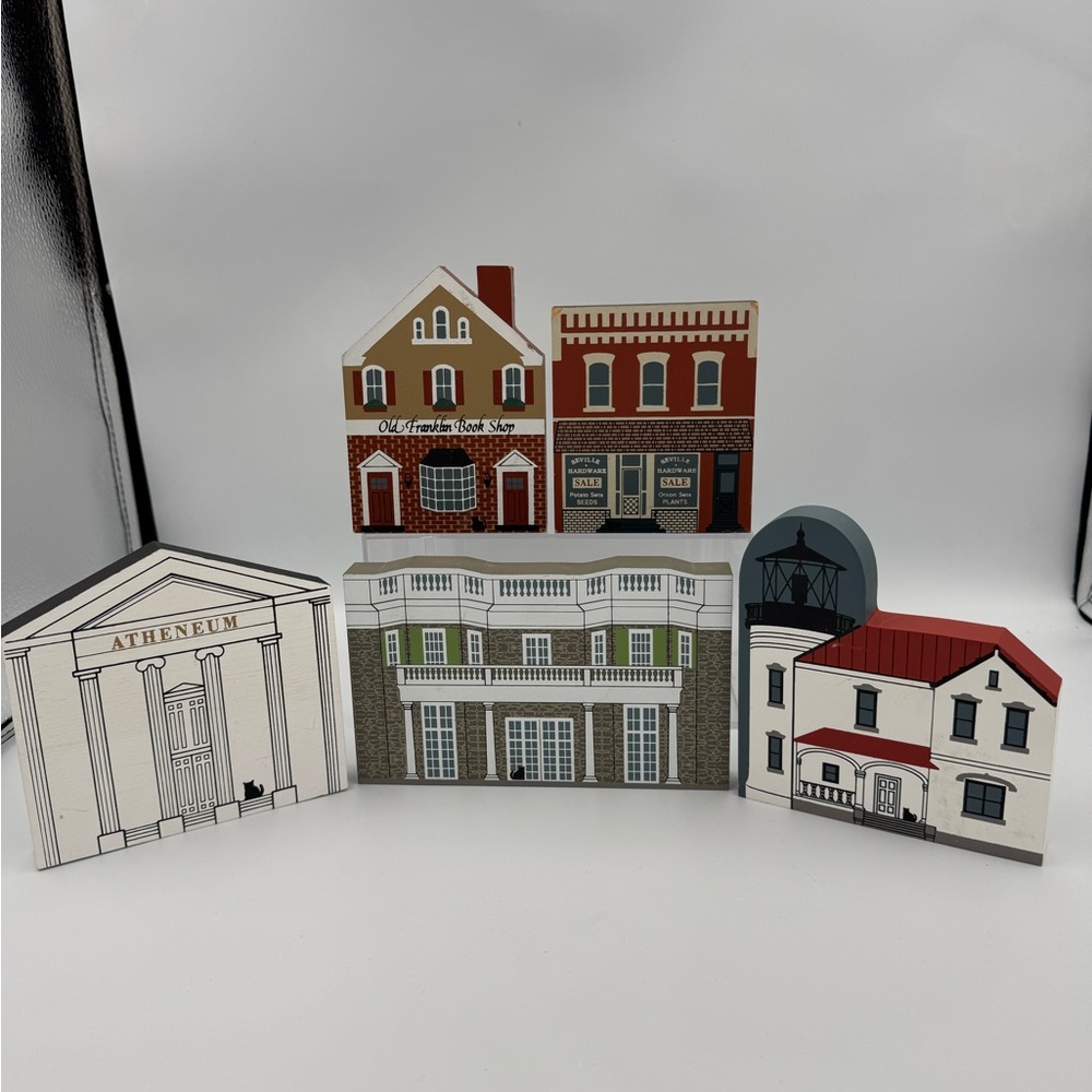 Cats Meow Village Lot 5 Wood‎ Shelf Sitters Lighthouse Athenaeum Hyde Park
